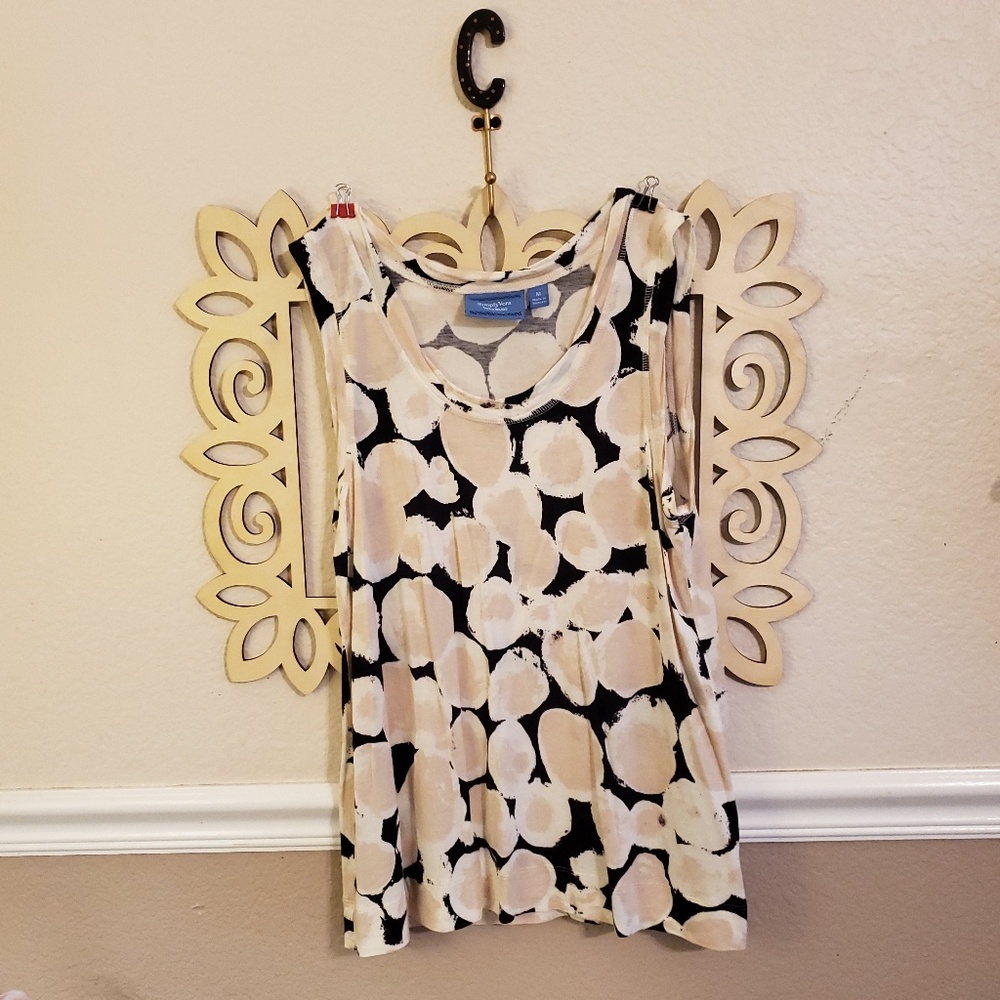Sleeveless shirt